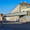 Jeřáby sundávali železniční most na Negrelliho viaduktu - Negrelliho viadukt železniční most Praha 8 Karlín