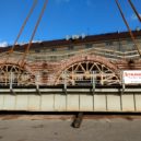 Jeřáby sundávali železniční most na Negrelliho viaduktu - Negrelliho viadukt železniční most Praha 8 Karlín