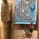 Obrazy jsou k vidění ve sklepení Galerie u Zlatého kohouta v Praze - Skupinová výstava v Galerii u Zlatého kohouta – foto Facebook Galerie u Zlatého kohouta
