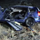 Auto sjelo do rybníka, řidič byl v ohrožení života - Hasiči auto nehoda