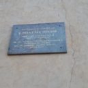 Chvalský zámek - Zeď kostela svaté Ludmily, Chvaly