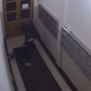 Nejdřív chválil psa, potom na muže zaútočil. Česky moc neuměl - Pachatel, který přepadl seniora v Praze 4