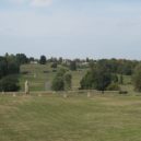 Památník Lidice - Areál_lidice_-_pohled_na_muzeum_02