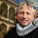 Dalibor Janda – koncert v Lucerně - Dalibor Janda jako šlechtic na obrazu
