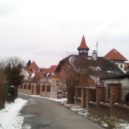 Hrad Červený újezd - Hrad je mezi obytnými domy – foto AC