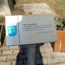 Vinoř – pomníky padlým - Pomník Rudoarmějce Vinoř 2 – foto AC