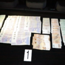 Super-čisté drogy prodával klientovi ve velkém - Policie ČR peníze