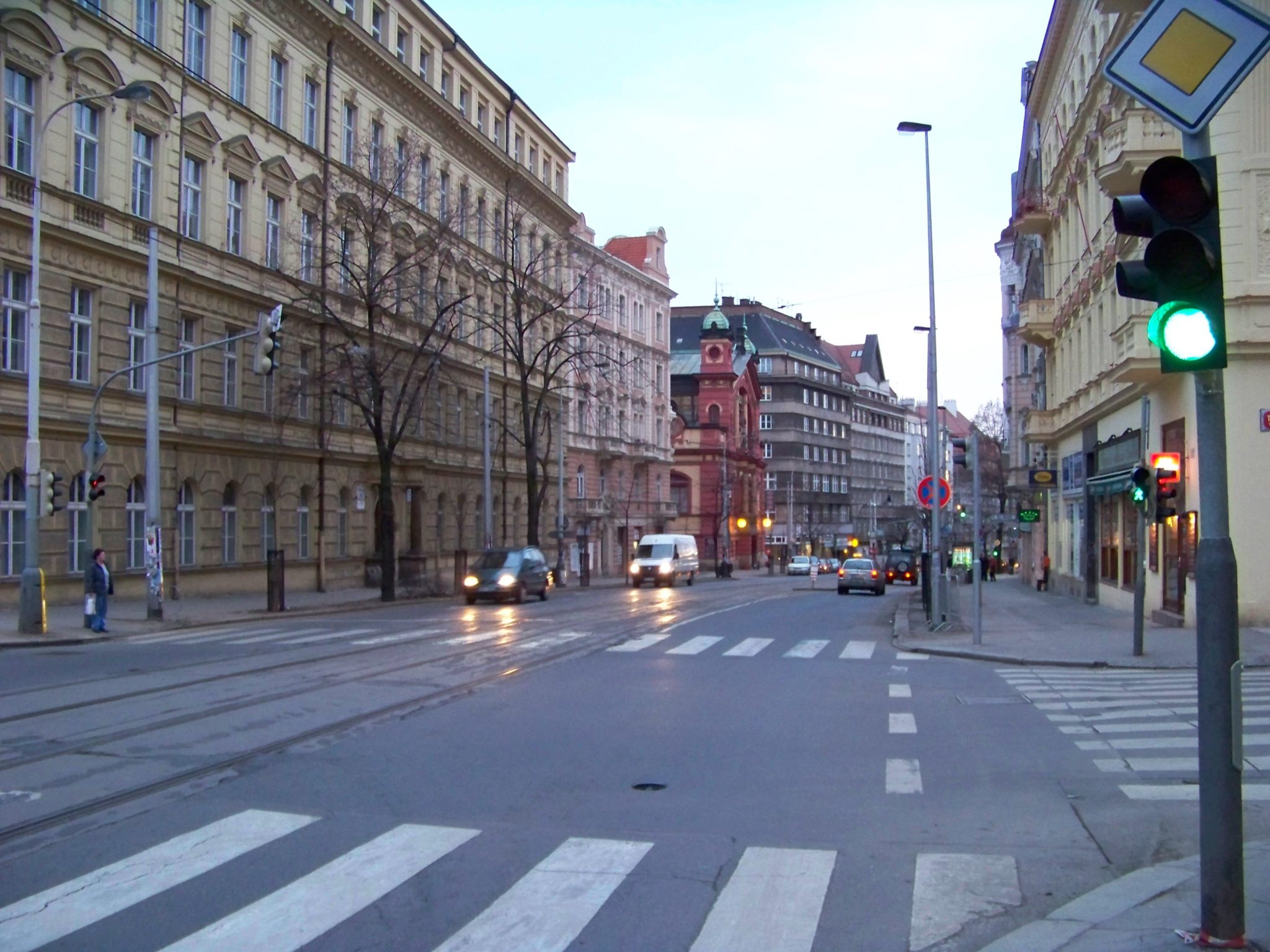 Oprava tramvajové trati ve Vinohradské skončí o dva týdny dříve
