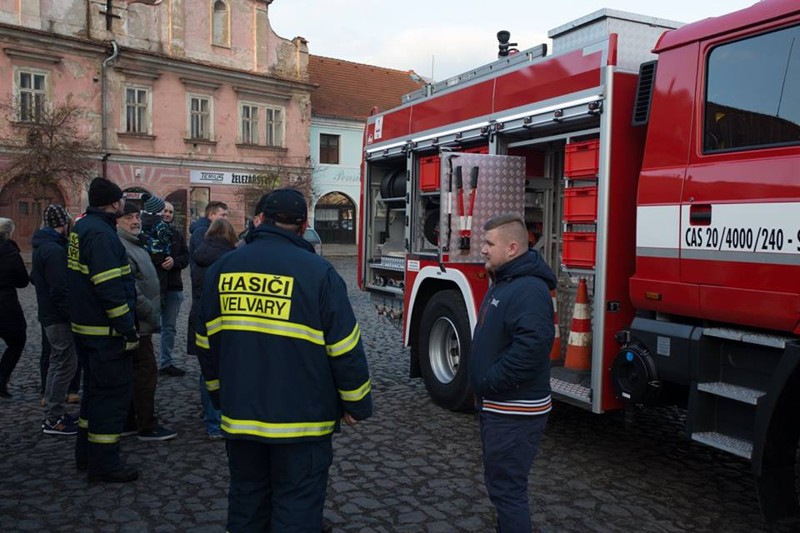 Prahou prošla silná bouře. Popadané stromy, zatopené sklepy a evakuace lidí z Vltavy!