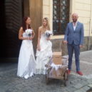 Manželství pro všechny - Nevěsty a Czeslaw Walek před sněmovnou – foto AC