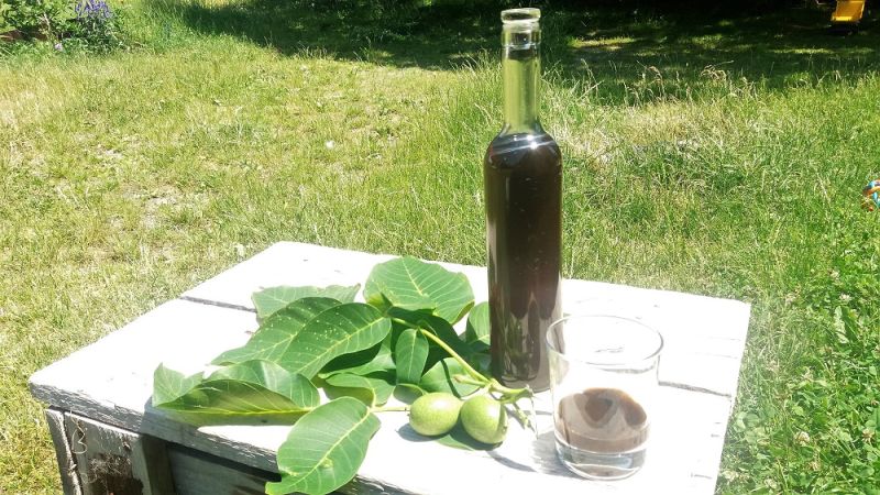 Recept na magický svatojánský likér. Nejenže prodlouží život, ale ještě si pochutnáte