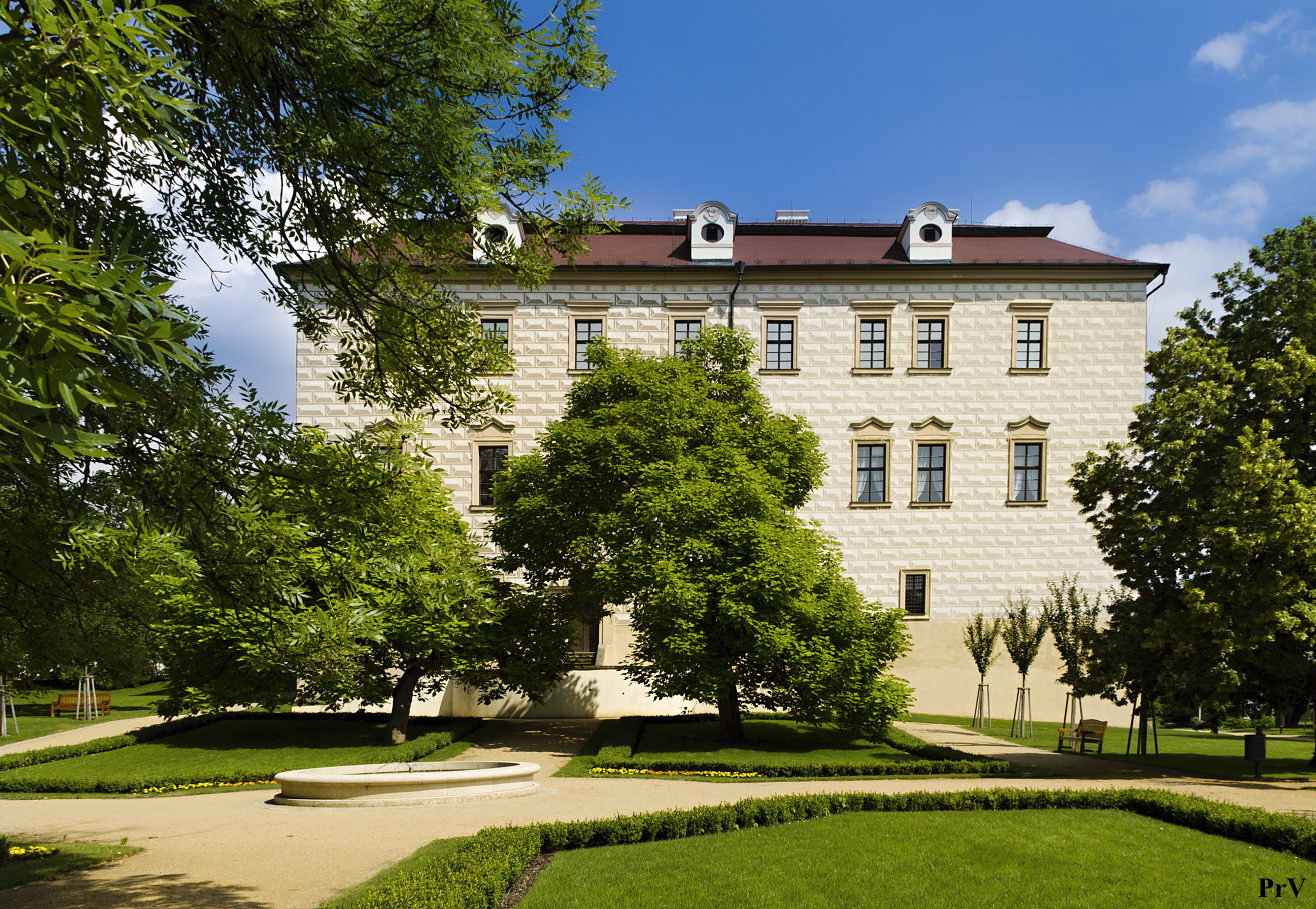 V Benátkách nad Jizerou se otevřel upravený podzámecký park. Vzniklo zde arboretum i minizoo