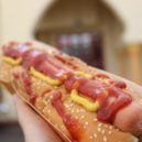 Párek v rohlíku versus hot dog - hot dog