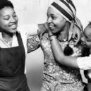 Winnie Mandelová - Winnie se svými dvěma dcerami, Zindzi and Dlamini