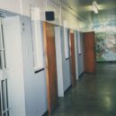 Nelson Mandela - Chodba s celami v Mandelově vězení na Robben Islandu