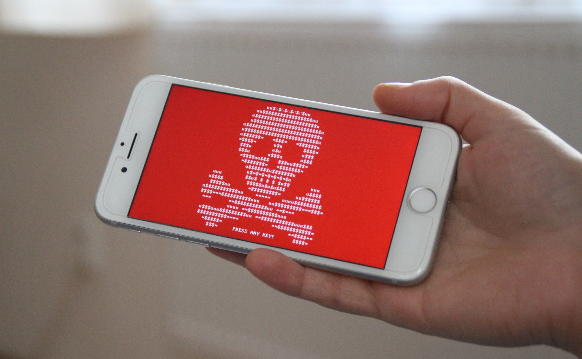 Jak správně zabezpečit počítač, smartphone, ale i bankovní účet? Víme, jak na to