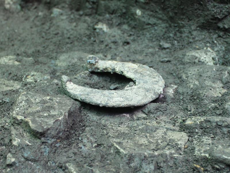 Tomu neuvěříte. Malostranské náměstí ukrývá pod dlažbou archeologické skvosty
