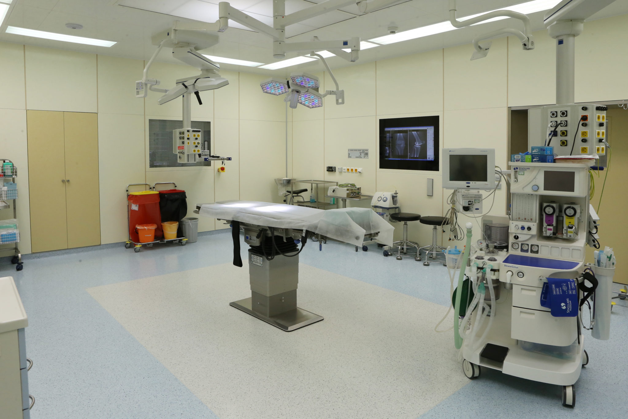 Lékaři příbramské nemocnice budou operovat s 3D brýlemi Nový operační sál v příbramské nemocnici