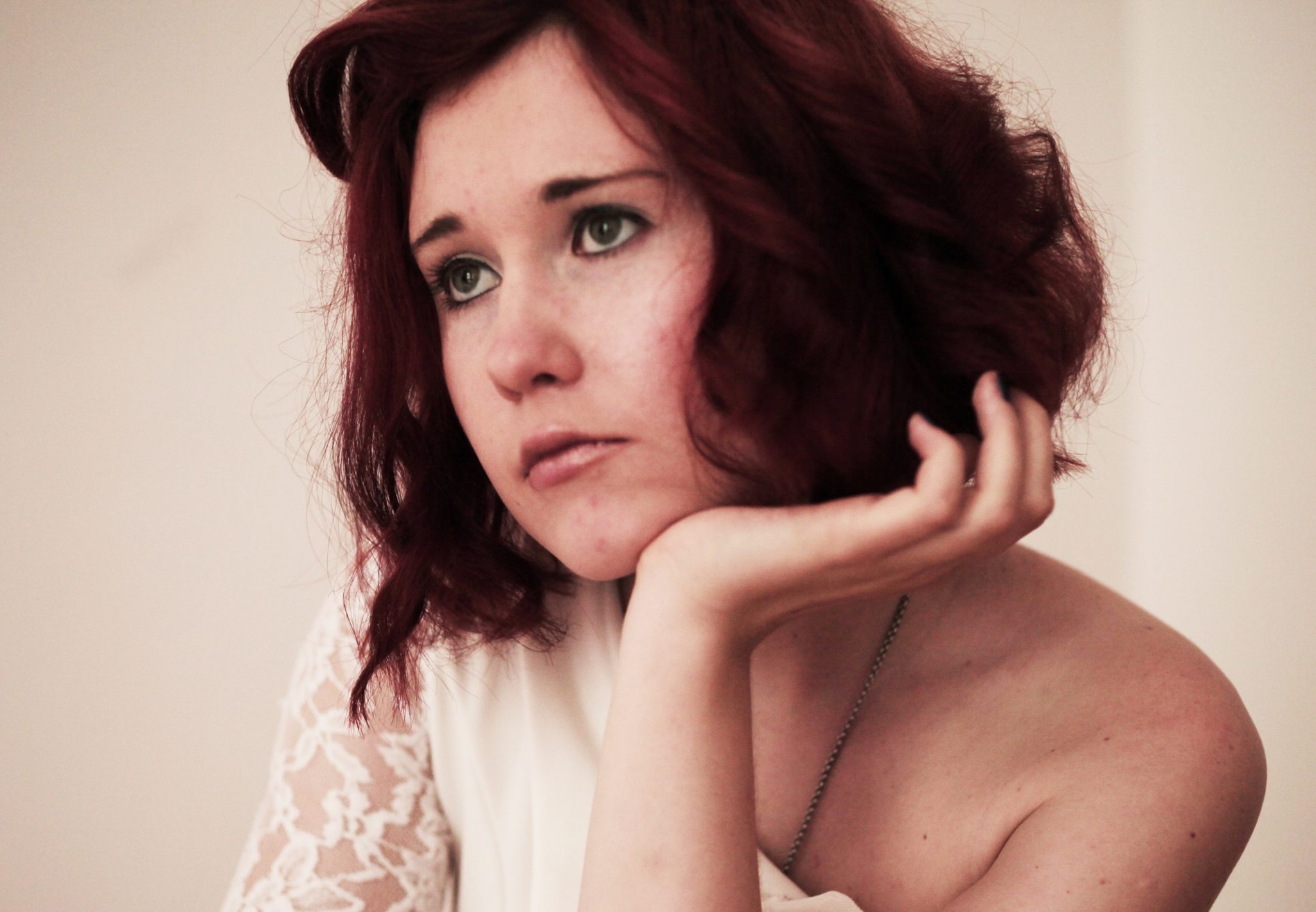 Režisérka Eva Toulová se pustila do vtipného „celovečeráku“. Tentokrát o výstřední rodince s tátou revizorem