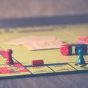 Společenské hry 2 - blur-board-game-cards-776654