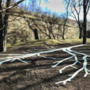 Umění ve veřejném prostoru – Pavel Karous - Dominik Lang, pomník Maxovi Van der Stoelovi, 2017, park Maxe Van der Stoela, Vršovice – foto archiv Pavla Karouse