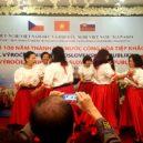 100 let Československa v Hanoji - 1_Vietnamci_oslavili_100 let – foto archiv Marcela Wintera