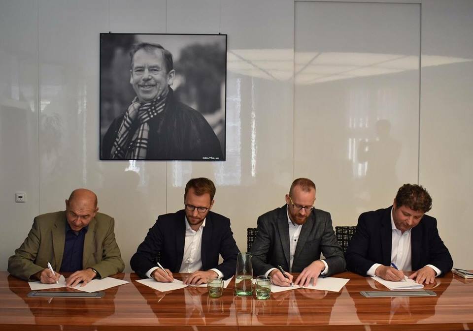 Na šestce se rodí čtyřkoalice, strany už podepsaly dohodu o společném postupu
