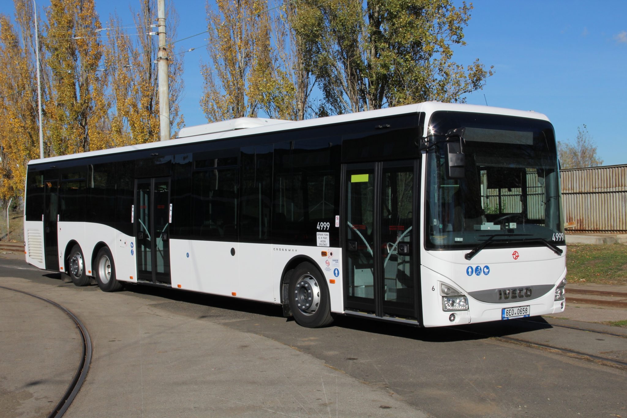 Dopravní podnik testuje patnáctimetrový autobus