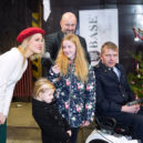 Muzikálová Popelka Kateřina Klausová udělala radost hasičům - Hasici Regi Base Klausova 2