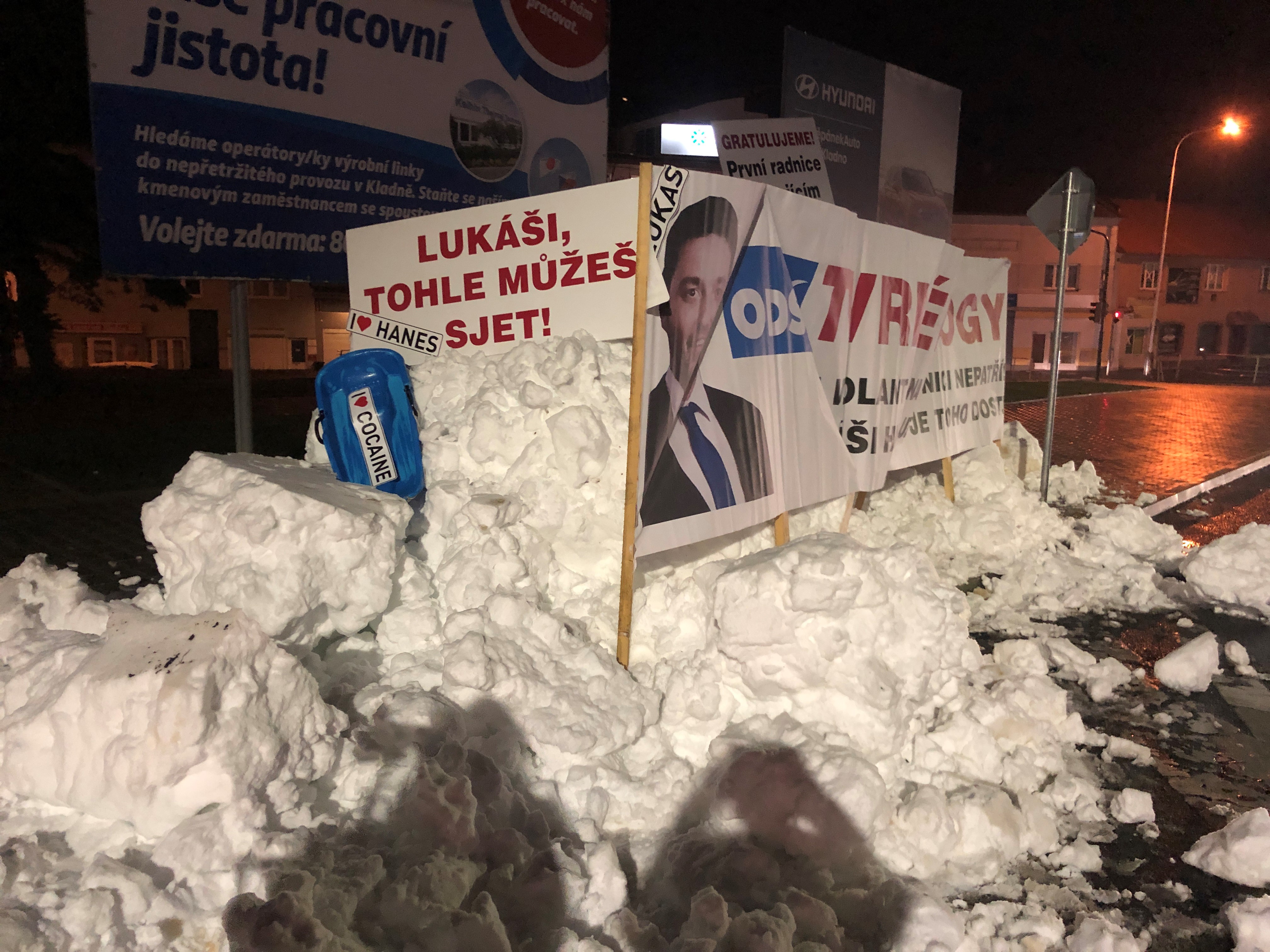 Kladenská opozice upozornila na přestupek radního hromadou sněhu