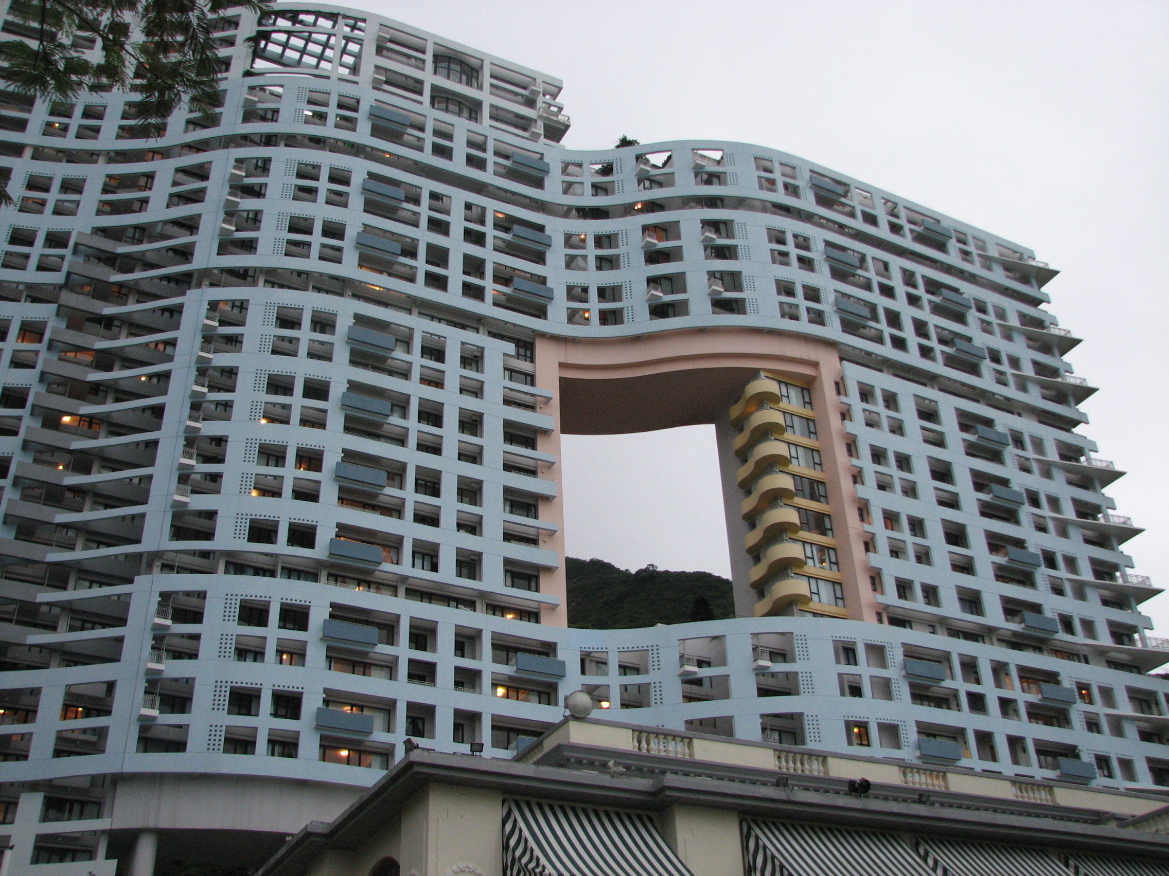 Otvor v budově, Hong Kong