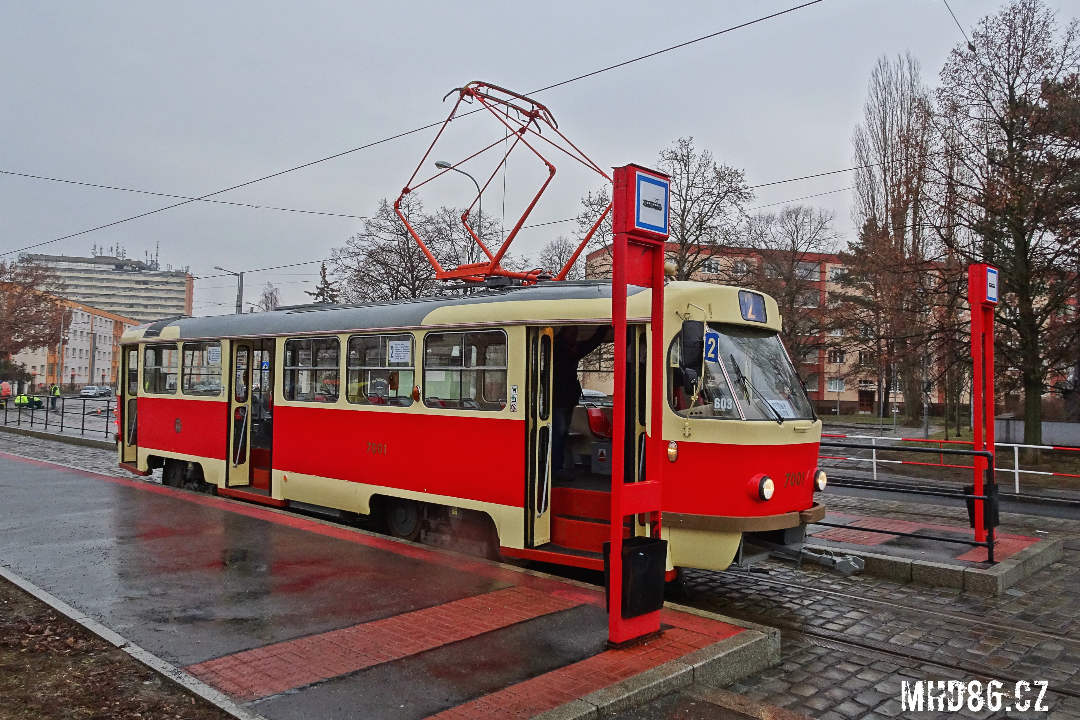 O víkendu vyjela nová historická tramvaj. Připomíná osmdesátá léta