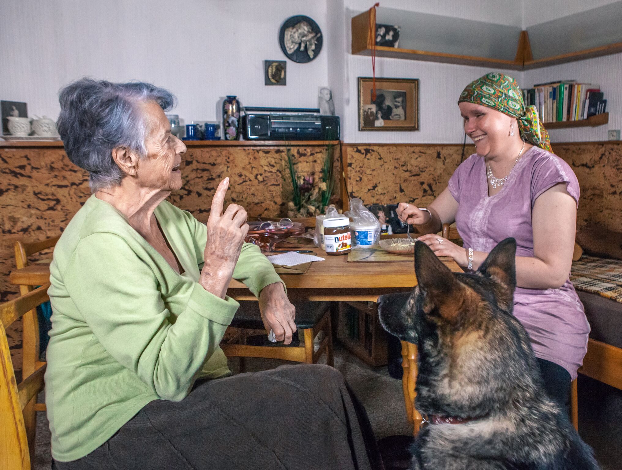 Nevidomí dělají seniorům společníky, chrání je před samotou