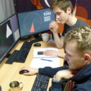 Studenti letěli na Mars - Posádka při práci