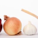 Přírodní antibiotika máte v kuchyni - cibule, česnek, zelenina