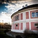 Výstava v Chodovské tvrzi - 0 Obr.-7_exteriér_7H3A8234-4-400×267