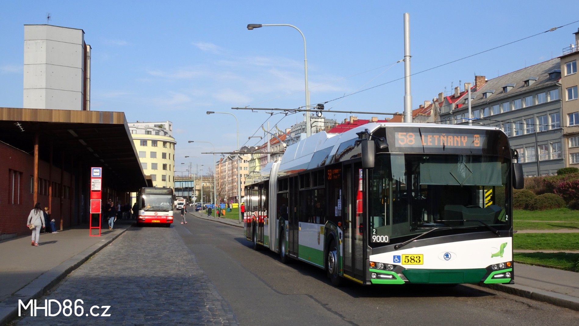 Dopravu na letiště mají vyřešit velkokapacitní elektrobusy