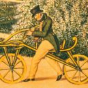 Drais a jeho drezína - Karl von Drais na svém původním vynálezu v roce 1819 – wikipedia