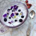 Jedlé květiny - maceška, jogurt