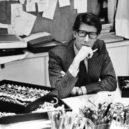 Yves Saint-Laurent - Yves Saint-Laurent v pracovně v Avenue Marceau v Paříži – france