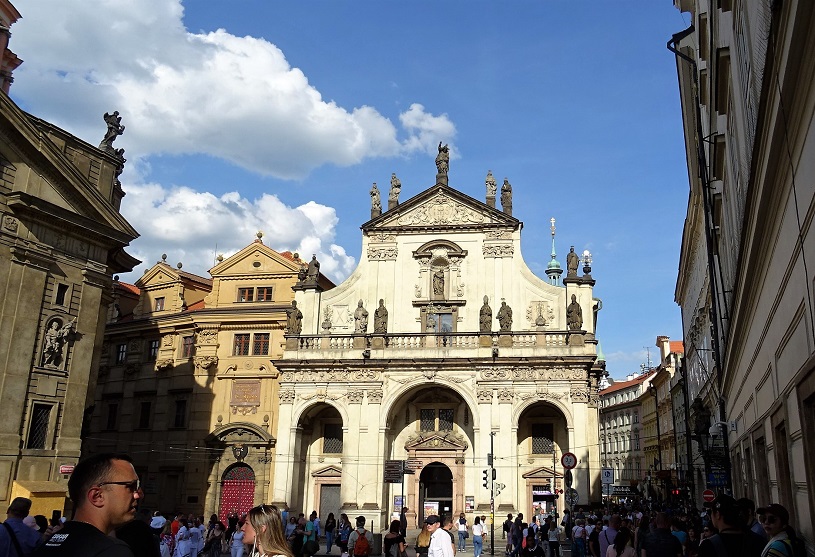 Jedním z hojně navštěvovaných pražských kostelů je svatý Salvátor. Jeho osobu byste ale hledali v encyklopedii marně