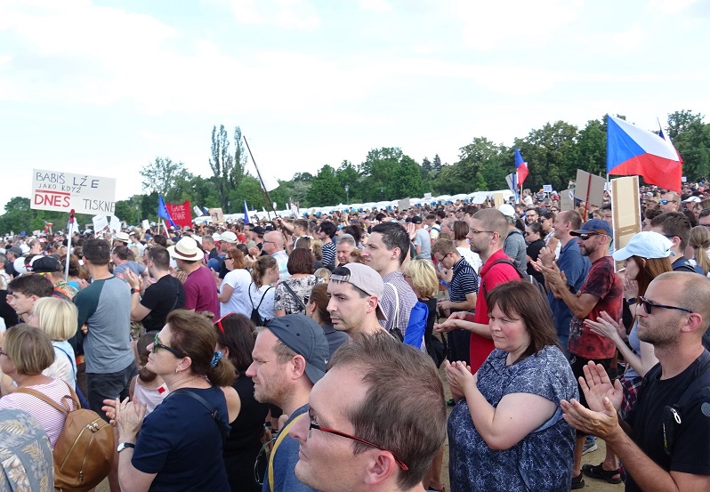 OBRAZEM: Praha zažila největší demonstraci od pádu komunismu