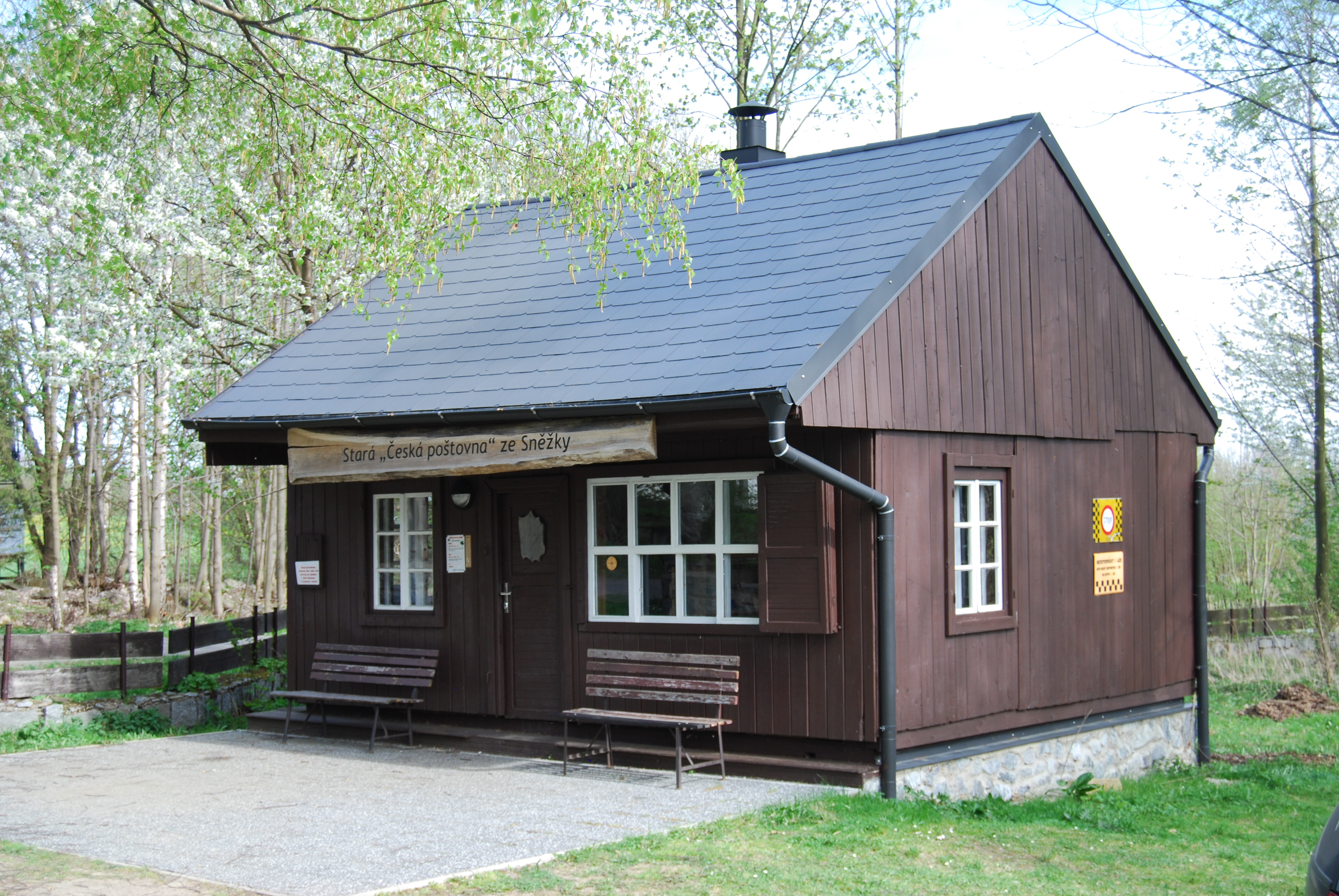 Původní poštovna ze Sněžky se stěhuje na vrchol Monínce