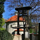 Kostel sv. Rocha Žižkov - Žižkov kostel sv. Rocha se zvonicí