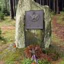 Pich-Tůma a zločiny komunismu - 170px-Cikháj_-_Fryšavský_kopec,_partyzánský_památník_na_vrcholu_obr02