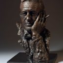 Ian Fleming a jeho James Bond - Bronzová busta Iana Fleminga od Anthonyho Smithe – wikipedie