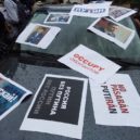 Protest před ruskou ambasádou - Demo před ruskou ambasádou – foto AC 1