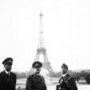 Albert von Speer - Hitler v Paříži v roce 1940 se Speerem (vlevo) a sochařem Arno Brekerem – wikipedia