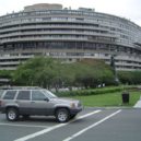 Aféra Watergate - In front of the Watergate