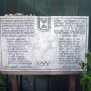 Olympijský masakr v Mnichově 1972 - Pamětní deska se jmény zavražděných – WIKIPEDIE